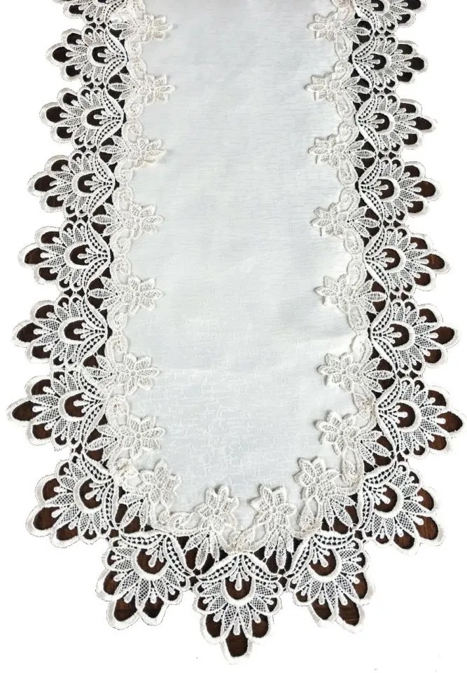 Față de masă ovală albă decorată cu dantelă Lățime: 35 cm | Lungime: 70 cm