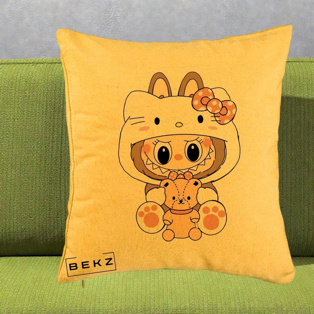 Perna Personalizata Labubu x Hello Kitty, 40x40 cm, Galben, Husa Detasabila, Perna Inclusa, BEKZ®