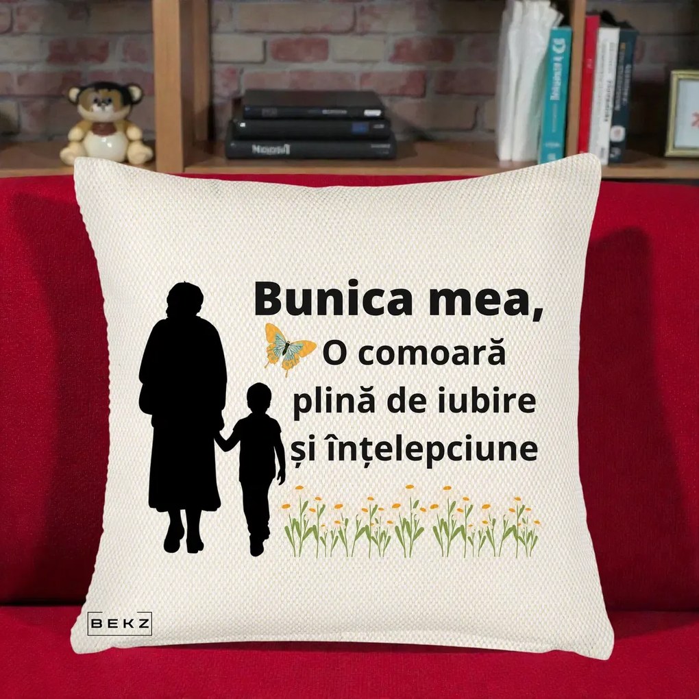 Cadou pentru Bunica - Perna Personalizata Bunica Mea Comoara cu Fluture si Baietel, 40x40 cm, Crem Reliefat, Husa Detasabila, Perna Inclusa, BEKZ®