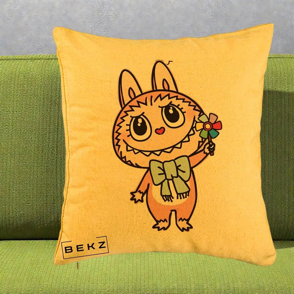 Perna Personalizata Labubu Roz cu Morisca, 40x40 cm, Galben, Husa Detasabila, Perna Inclusa, BEKZ®