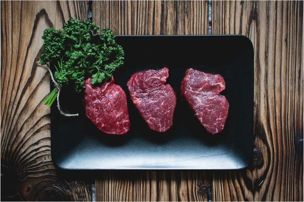 Tablou cu carne pe farfurie (90x60 cm)