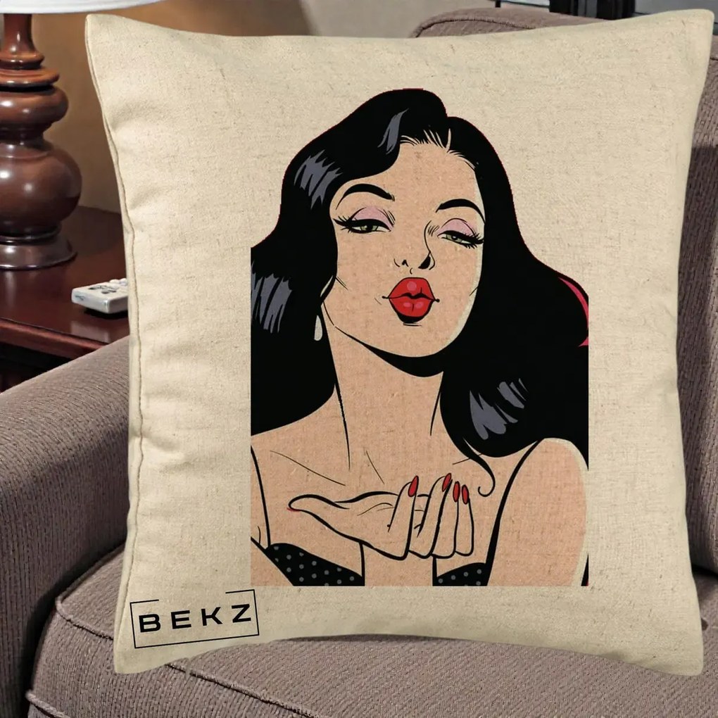 Perna Decorativa Femeie Pop-Art Kiss, 40x40 cm, Bej, Husa Detasabila, Perna Inclusa, BEKZ®