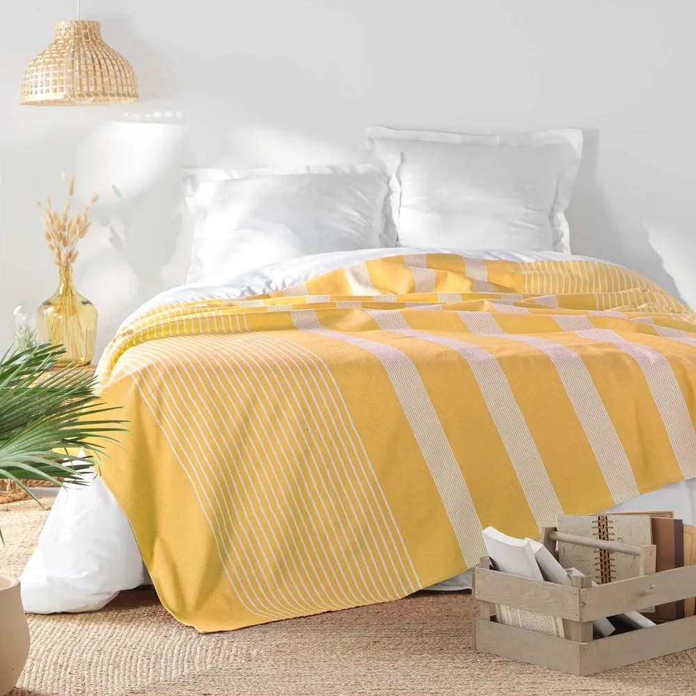 Cuvertură galbenă 240x260 cm Adele – douceur d'intérieur