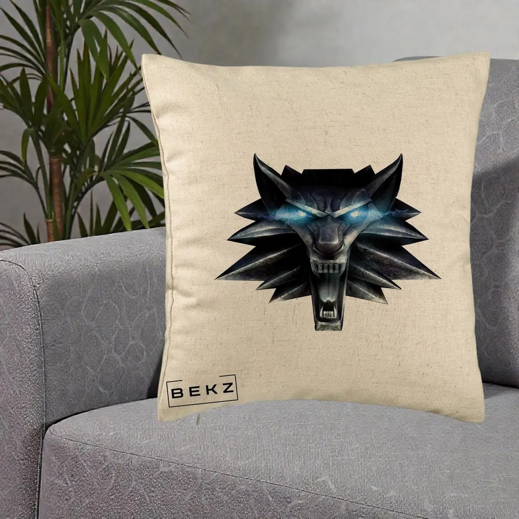 Perna Decorativa The Witcher Wolf Head, 40x40 cm, Bej, Husa Detasabila, Perna Inclusa, BEKZ®