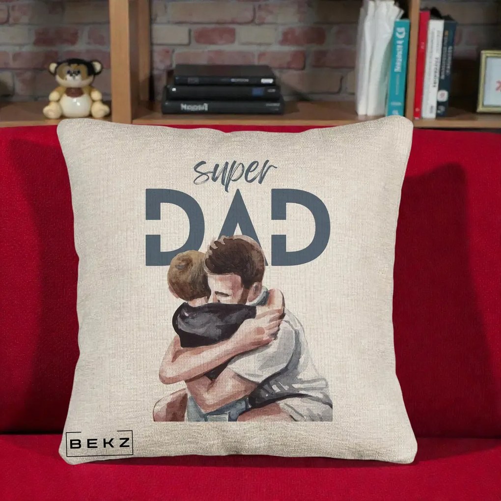 Cadou pentru Tata - Perna Personalizata Super Dad Tata si Fiu Imbratisare, 40x40 cm, Bej Canapea, Husa Detasabila, Perna Inclusa, BEKZ®
