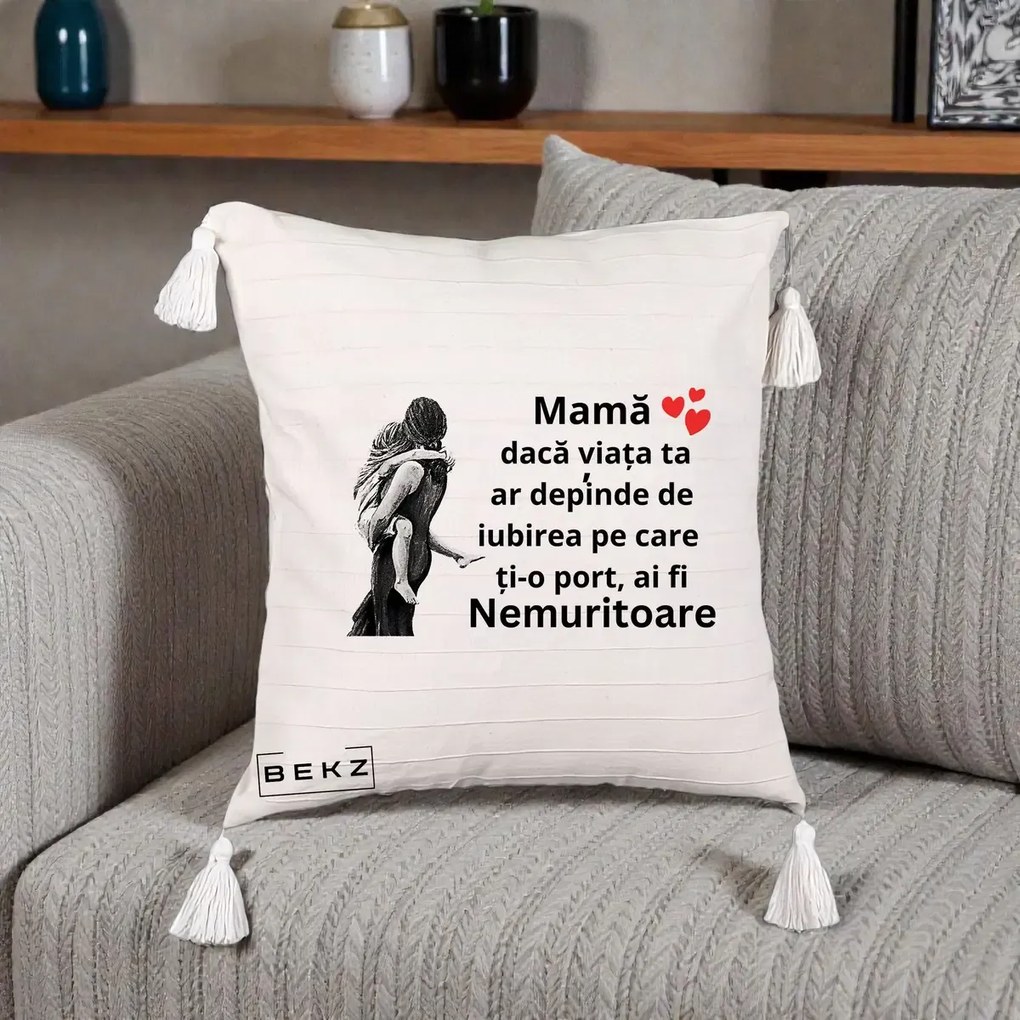 Cadou pentru Mama - Perna Personalizata Mama Nemuritoare Gravura Vintage, 40x40 cm, Bej cu Franjuri, Husa Detasabila, Perna Inclusa, BEKZ®