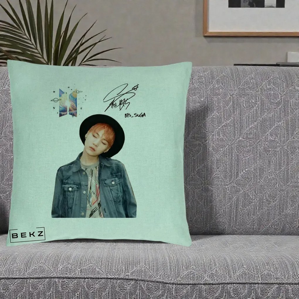 Perna Personalizata K-pop BTS Suga par Portocaliu Palarie Autograf, 40x40 cm, Verde Menta, Husa Detasabila, Perna Inclusa, BEKZ®