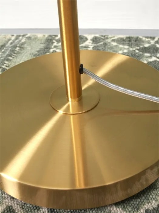 Lampadar cu 3 globuri din sticla cu aspect de marmura Carrara