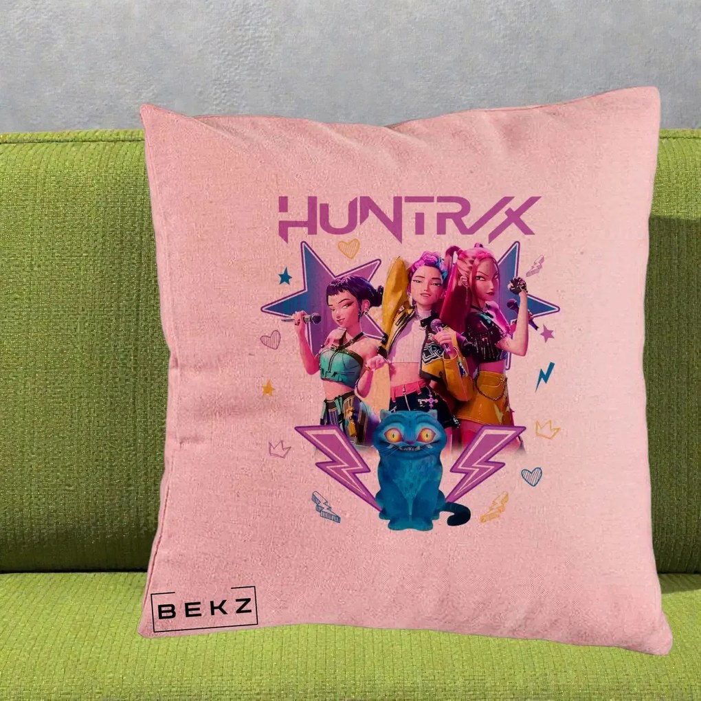 Perna Personalizata K-pop HUNTRX Trio 3D cu Pisica Fulgere, 40x40 cm, Roz, Husa Detasabila, Perna Inclusa, BEKZ®