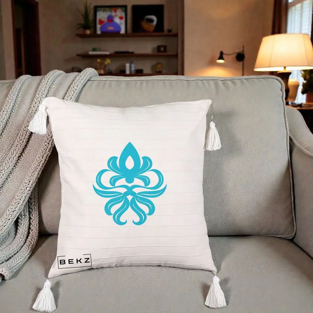 Perna Decorativa Ornament Turcoaz Fleur de Lis, 40x40 cm, Bej cu Franjuri, Husa Detasabila, Perna Inclusa, BEKZ®