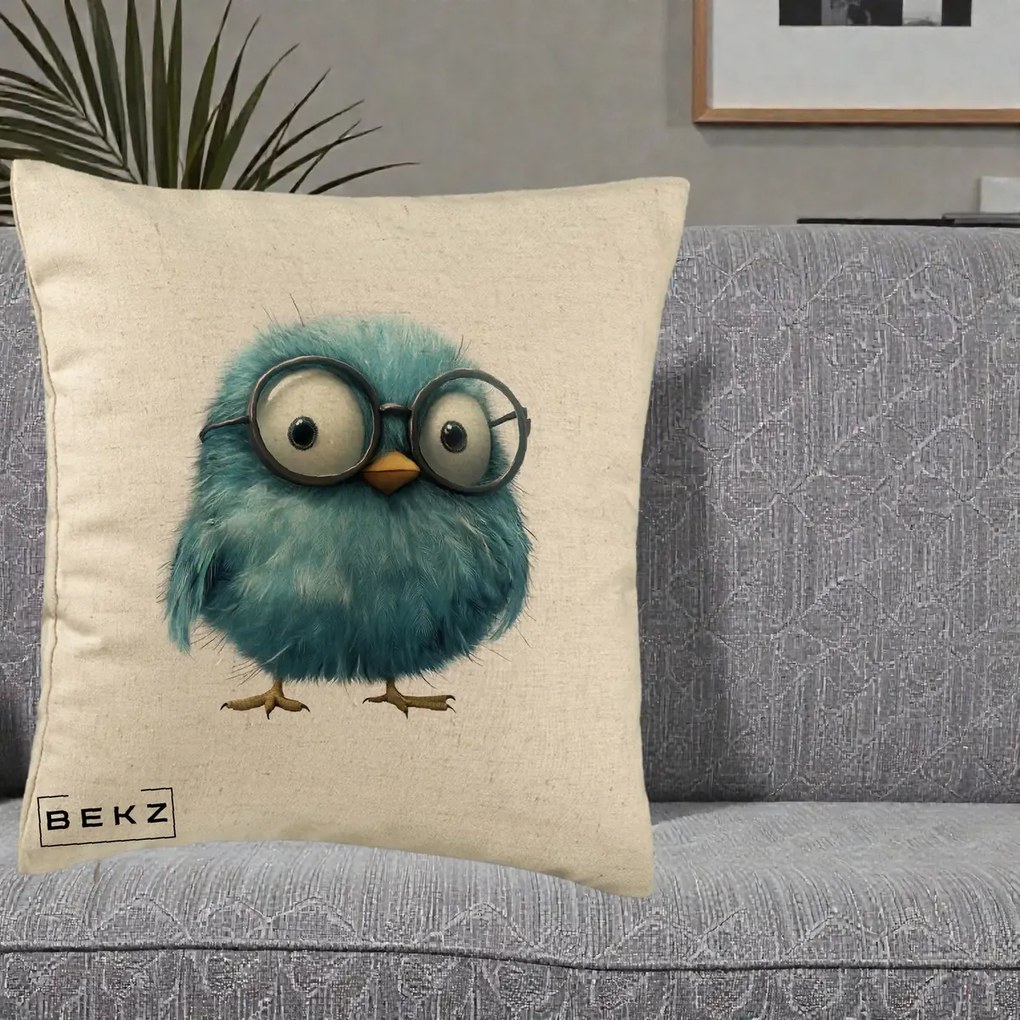 Perna Decorativa Pui Pufos Teal cu Ochelari, 40x40 cm, Bej, Husa Detasabila, Perna Inclusa, BEKZ®