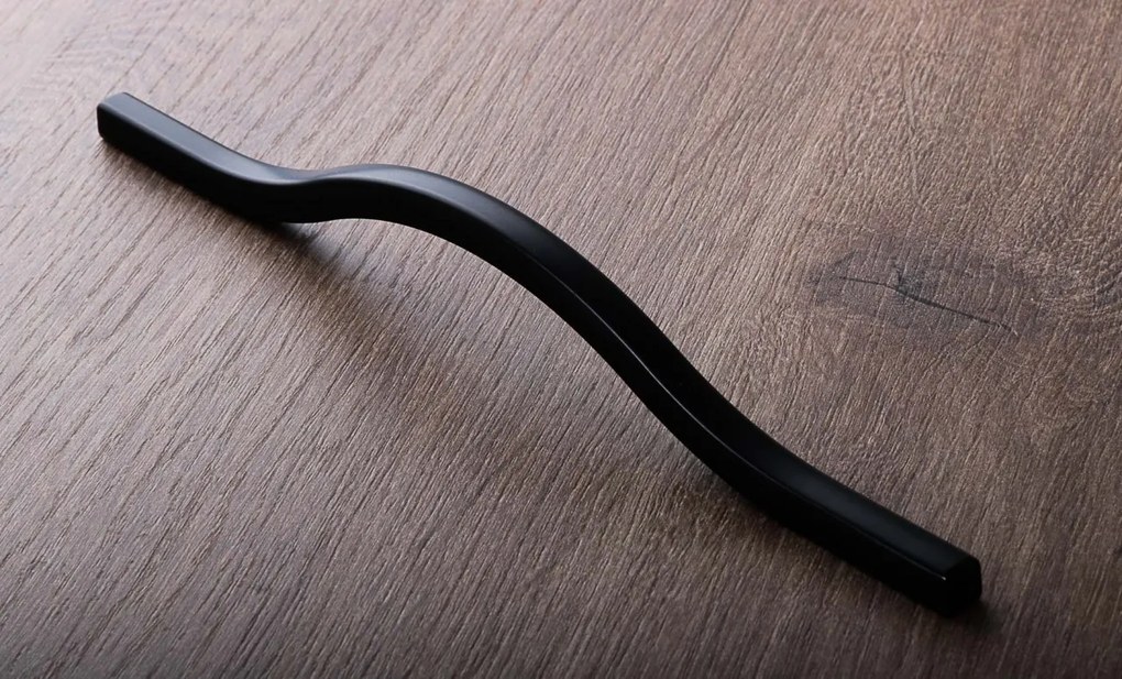 Manere model VICE, finisaj negru mat (Distanta dintre gauri: 160 mm)