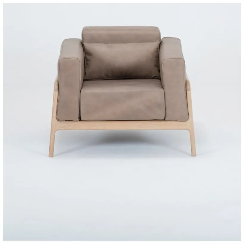 Fotoliu din piele bovină cu structură din lemn masiv de stejar Gazzda Fawn, maro deschis