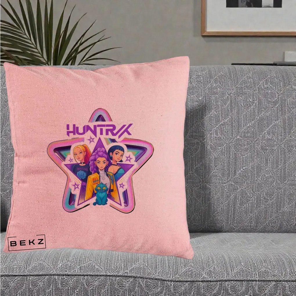 Perna Personalizata K-pop HUNTRX Trio Stea cu Pisica, 40x40 cm, Roz, Husa Detasabila, Perna Inclusa, BEKZ®