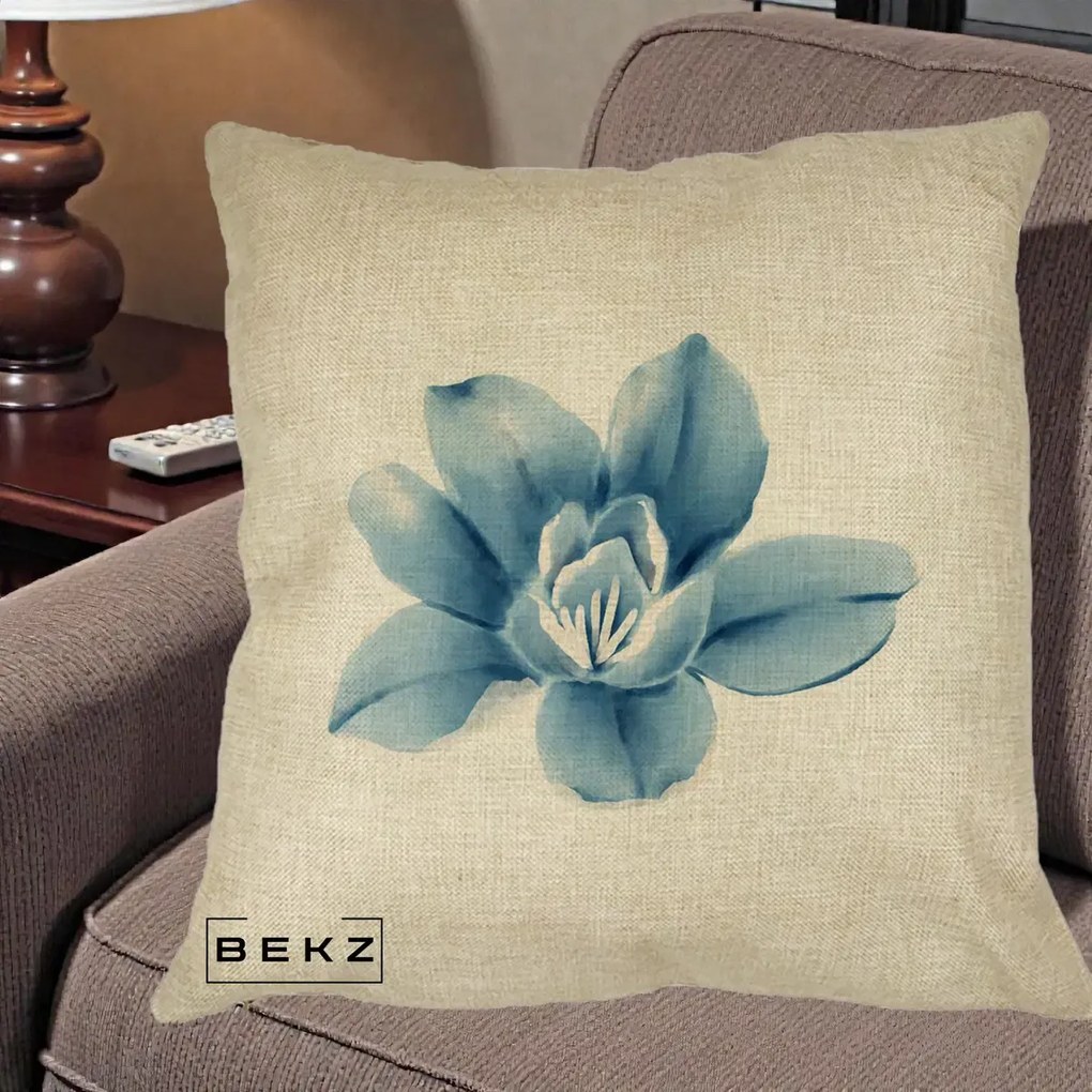 Perna Decorativa Magnolie Albastra Acuarela, 40x40 cm, Crem, Husa Detasabila, Perna Inclusa, BEKZ®