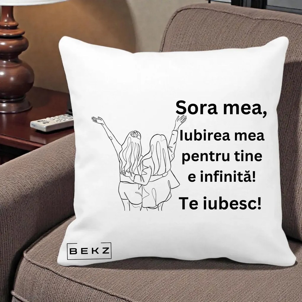 Cadou pentru Sora - Perna Personalizata Sora Mea Te Iubesc Line Art Doua Fete cu Brate Ridicate, 40x40 cm, Alba Mata, Husa Detasabila, Perna Inclusa, BEKZ®