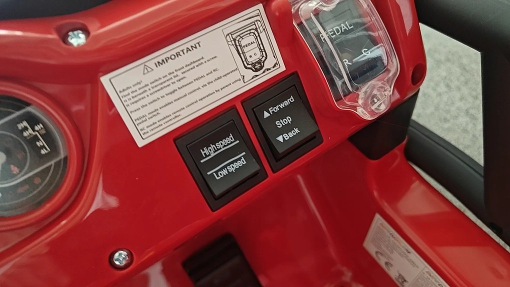 AIYAPLAY Mașină Electrică pentru Copii 3+ Ani, 12V, cu 2 Motoare, Telecomandă, USB, Muzică și Claxon, 3-5 km/h, Roșu | Aosom Romania