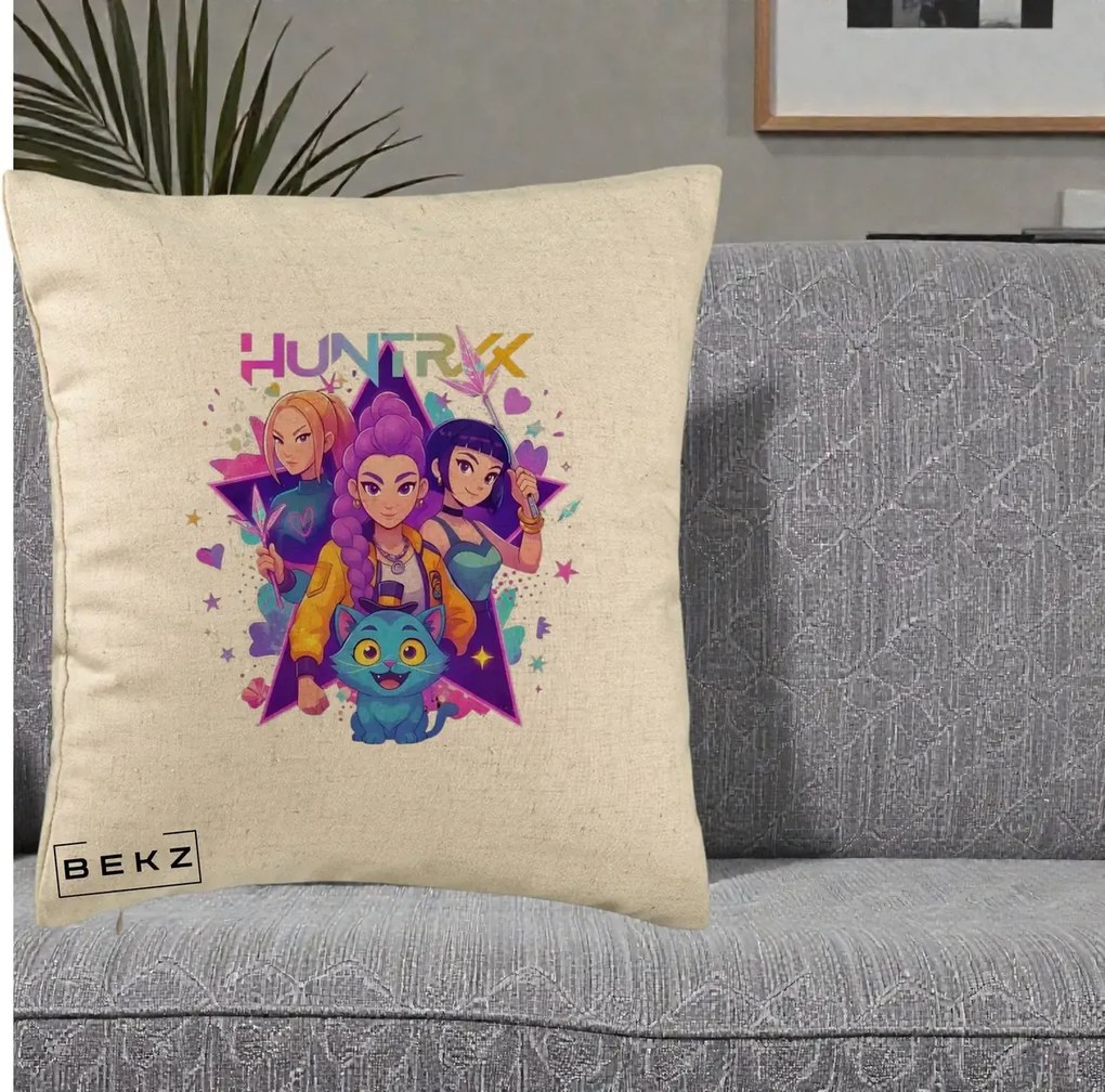 Perna Personalizata K-pop HUNTRX Trio cu Pisica Stele, 40x40 cm, Bej, Husa Detasabila, Perna Inclusa, BEKZ®