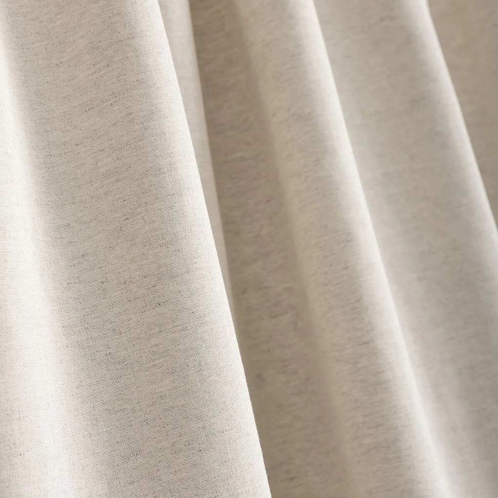 Perdea cu bandă de pliuri