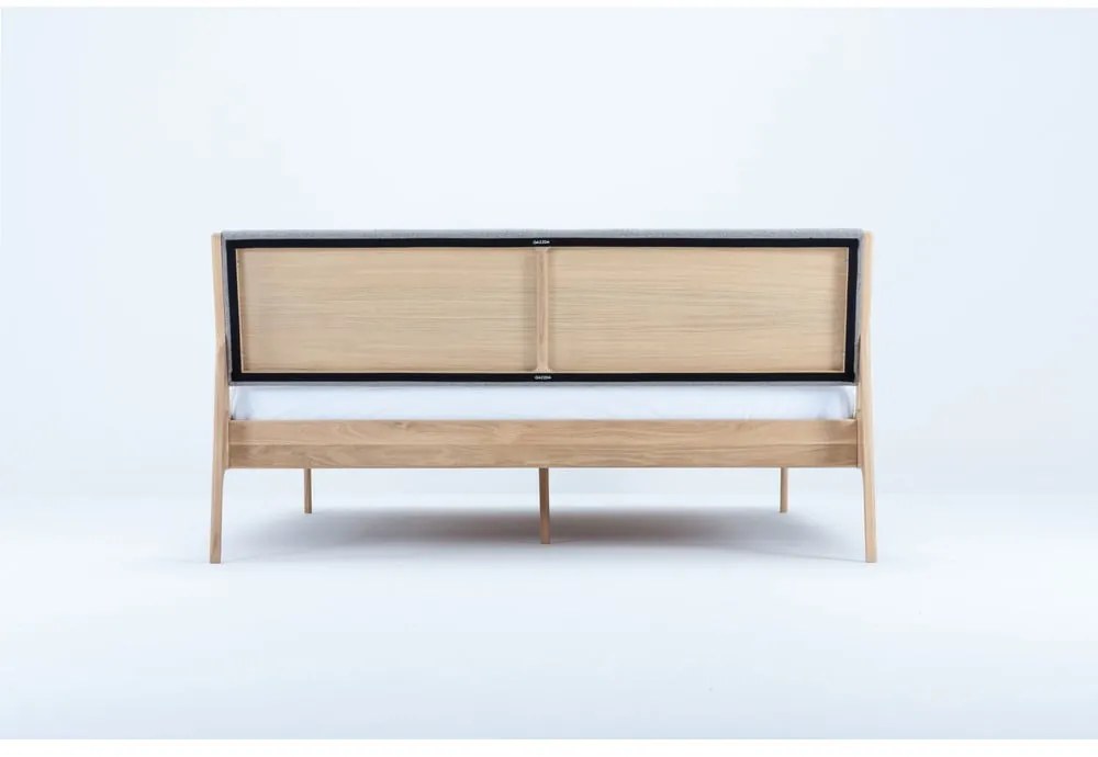 Pat matrimonial gri/în culoare naturală din lemn masiv de stejar 160x200 cm Fawn – Gazzda