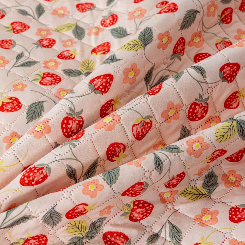 Cuvertura de pat STRAWBERRY roz Dimensiune: 220 x 240 cm