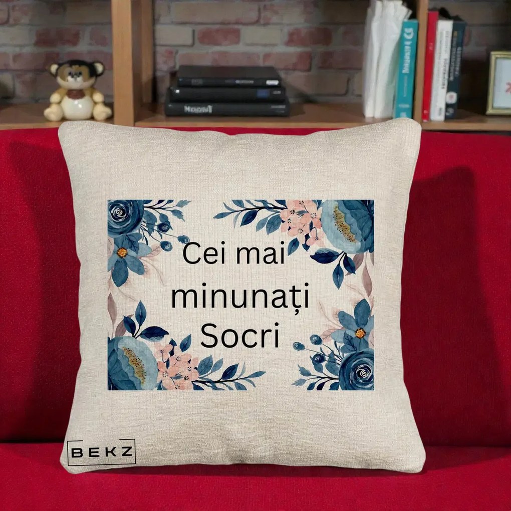 Cadou pentru Socri - Perna Personalizata Cei mai Minunati Socri cu Flori Albastre si Roz, 40x40 cm, Bej Canapea, Husa Detasabila, Perna Inclusa, BEKZ®