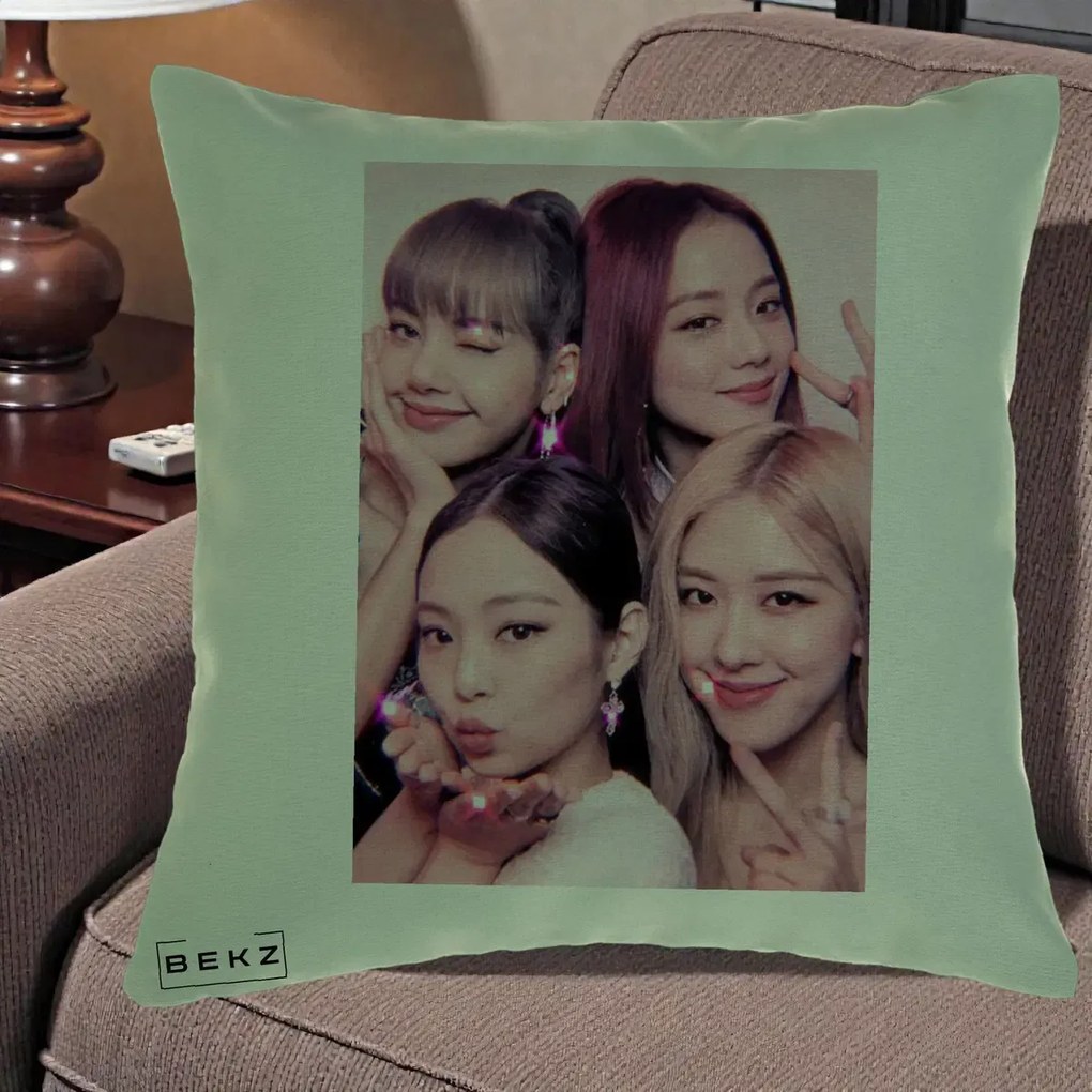 Perna Personalizata K-pop BLACKPINK Foto Grup Selfie Roz cu Glitter, 40x40 cm, Verde, Husa Detasabila, Perna Inclusa, BEKZ®