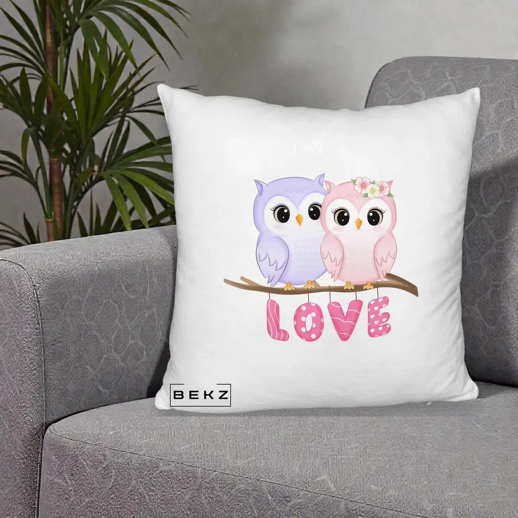 Perna Decorativa Love Bufnite Indragostite pe Crenguta Roz si Mov, 40x40 cm, Alb Pufos, Husa Detasabila, Perna Inclusa, BEKZ®