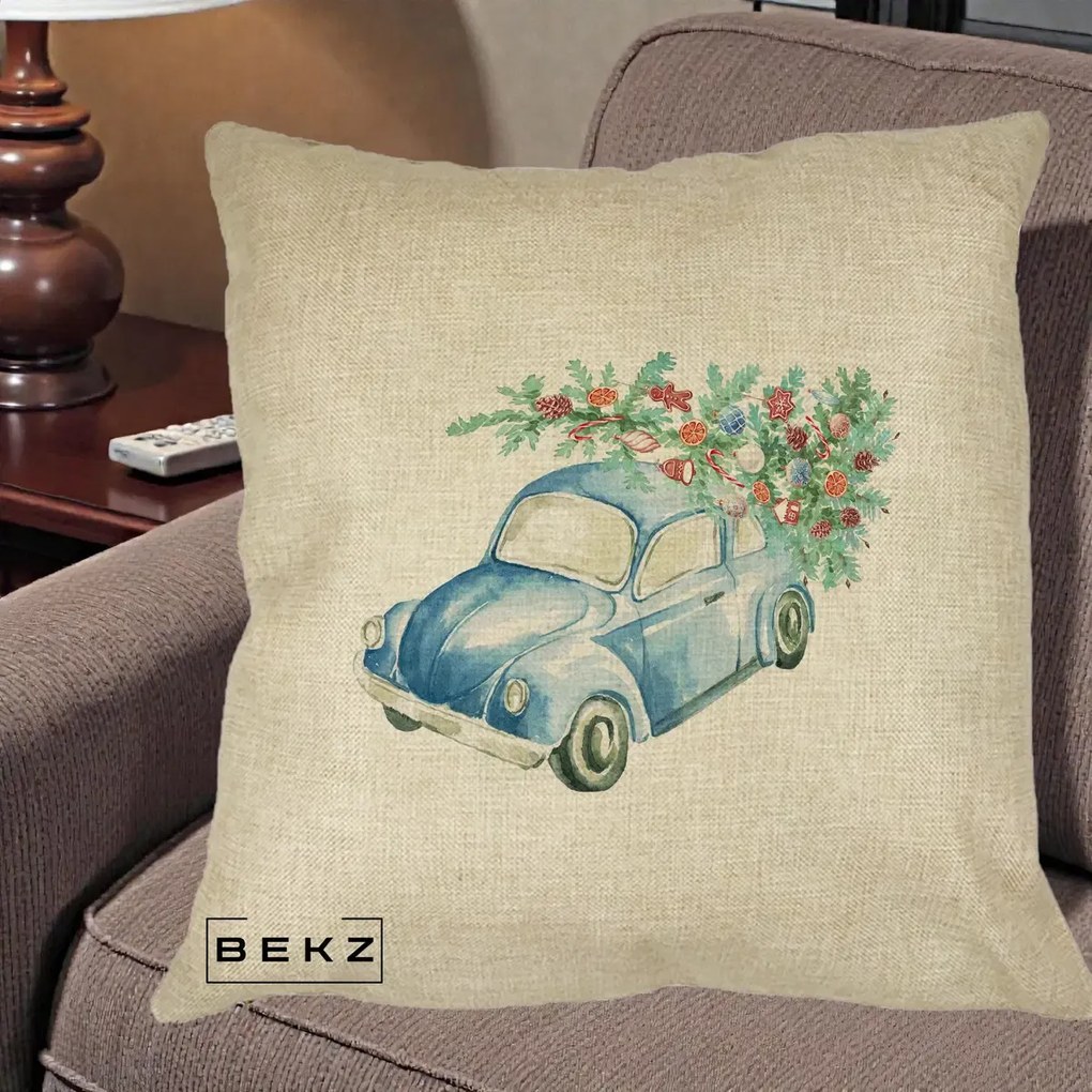 Perna Decorativa Masinuta Albastra cu Brad de Craciun, 40x40 cm, Crem, Husa Detasabila, Perna Inclusa, BEKZ®