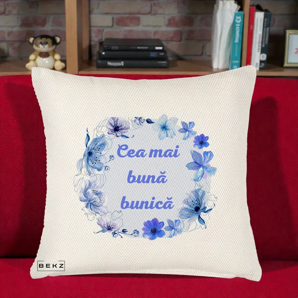 Cadou pentru Bunica - Perna Personalizata Cea Mai Buna Bunica Coronita Flori Albastre Acuarela, 40x40 cm, Crem Reliefat, Husa Detasabila, Perna Inclusa, BEKZ®