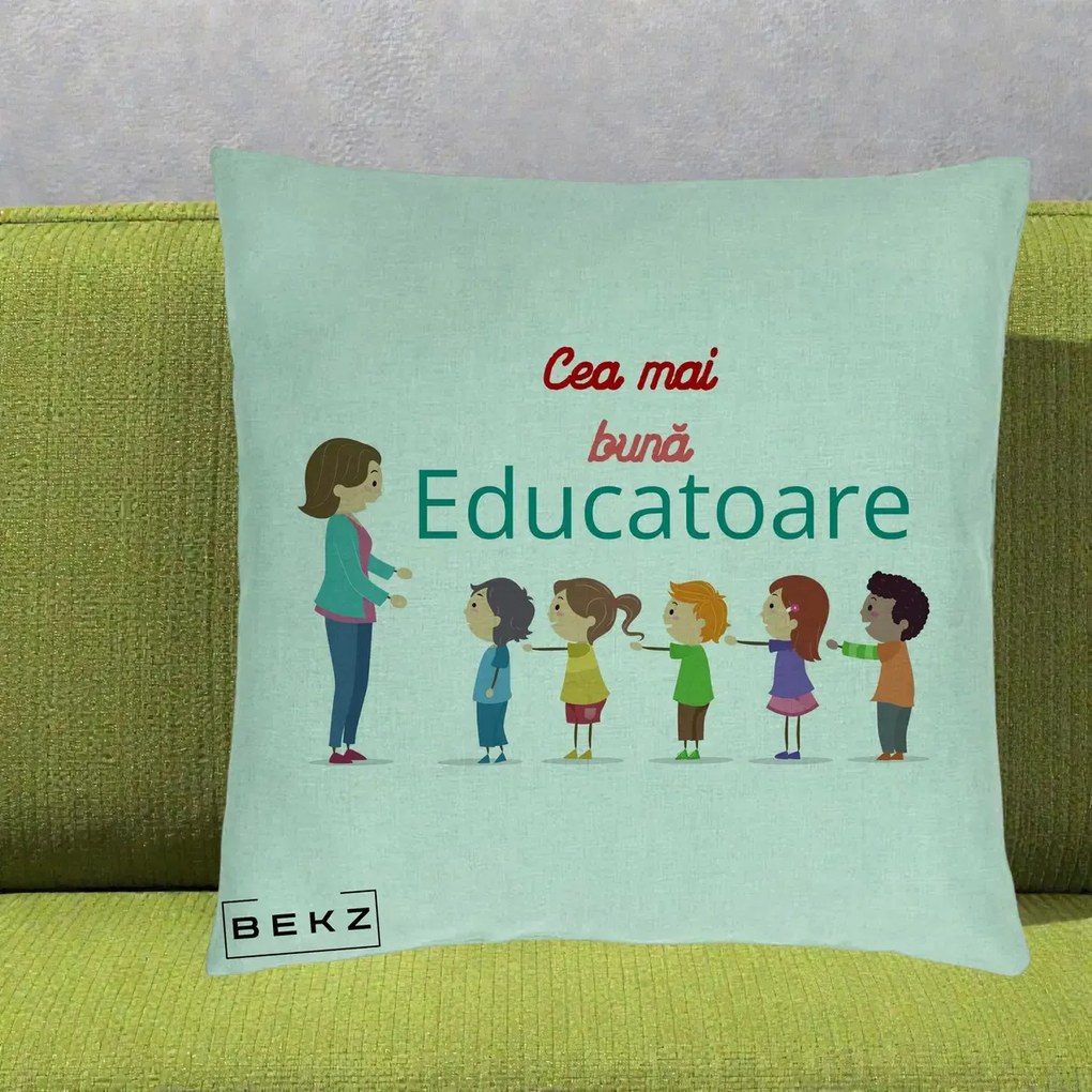 Cadou pentru Educatoare - Perna Personalizata Cea mai Buna Educatoare cu Ilustratie Copii si Educatoare, 40x40 cm, Verde Menta, Husa Detasabila, Perna Inclusa, BEKZ®