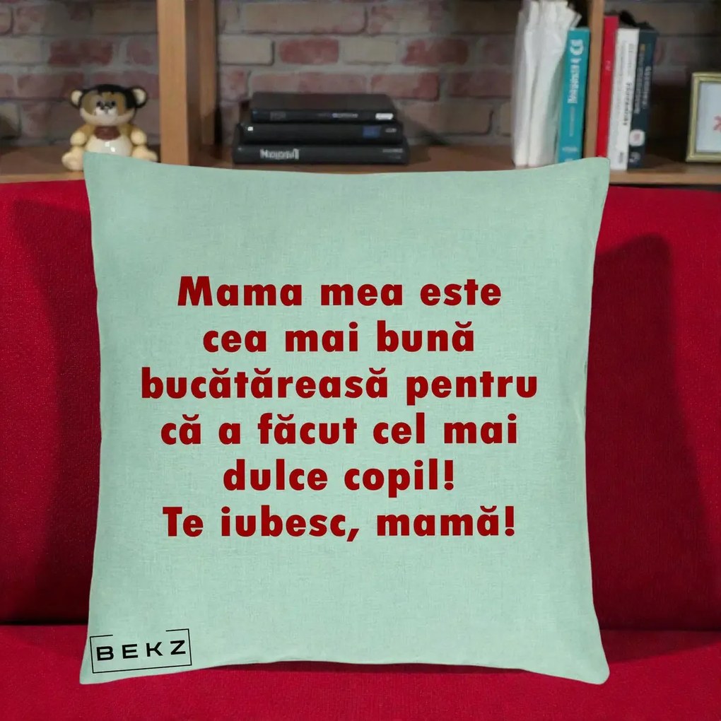 Cadou pentru Mama - Perna Personalizata Mama cea Mai Buna Bucatareasa, 40x40 cm, Verde Menta, Husa Detasabila, Perna Inclusa, BEKZ®