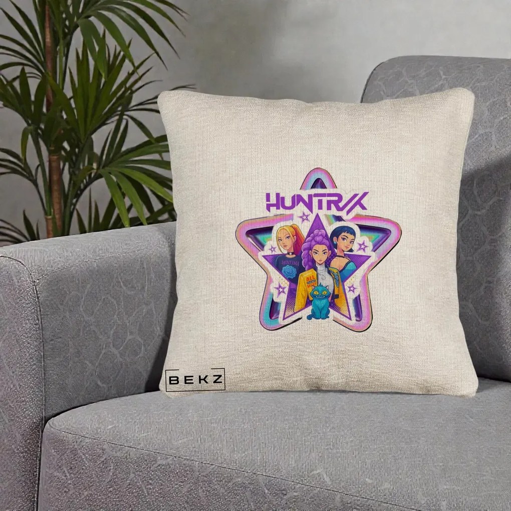 Perna Personalizata K-pop HUNTRX Trio Stea cu Pisica, 40x40 cm, Bej Canapea, Husa Detasabila, Perna Inclusa, BEKZ®