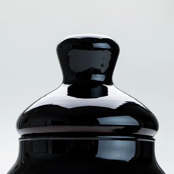 Serviciu negru de ceai