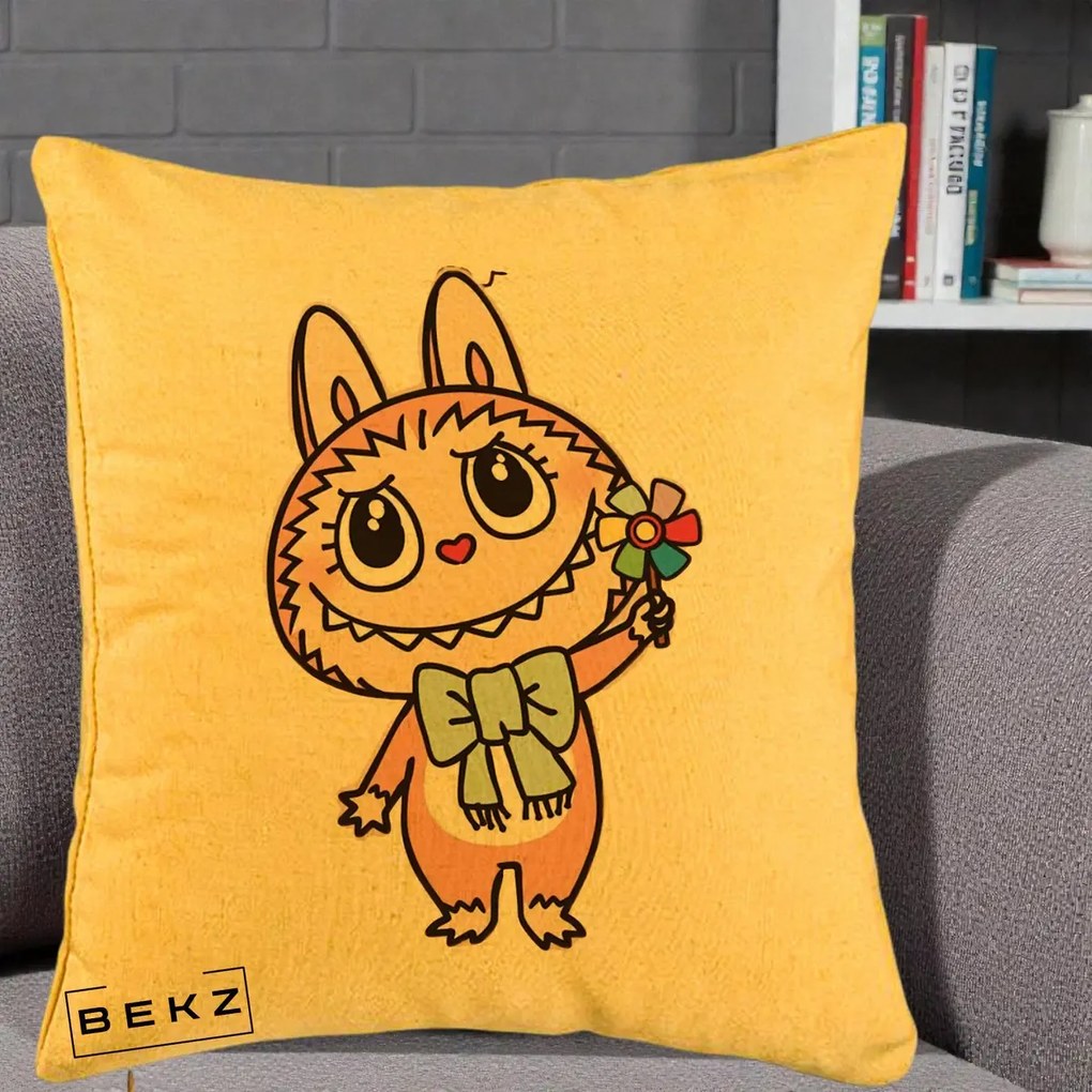 Perna Personalizata Labubu Roz cu Morisca, 40x40 cm, Galben, Husa Detasabila, Perna Inclusa, BEKZ®