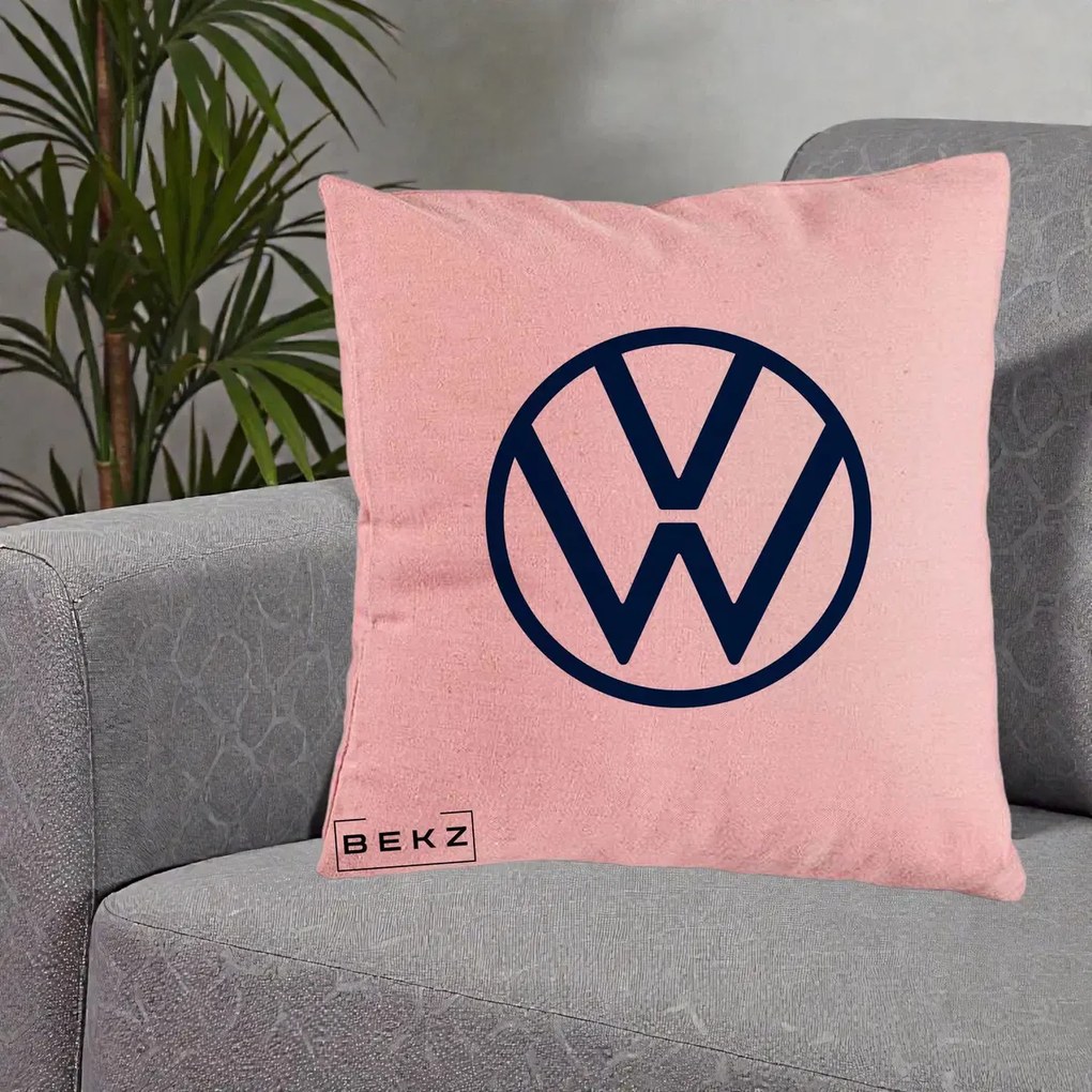Perna Personalizata cu emblema Volkswagen, 40x40 cm, Roz, Husa Detasabila, Perna Inclusa, BEKZ®