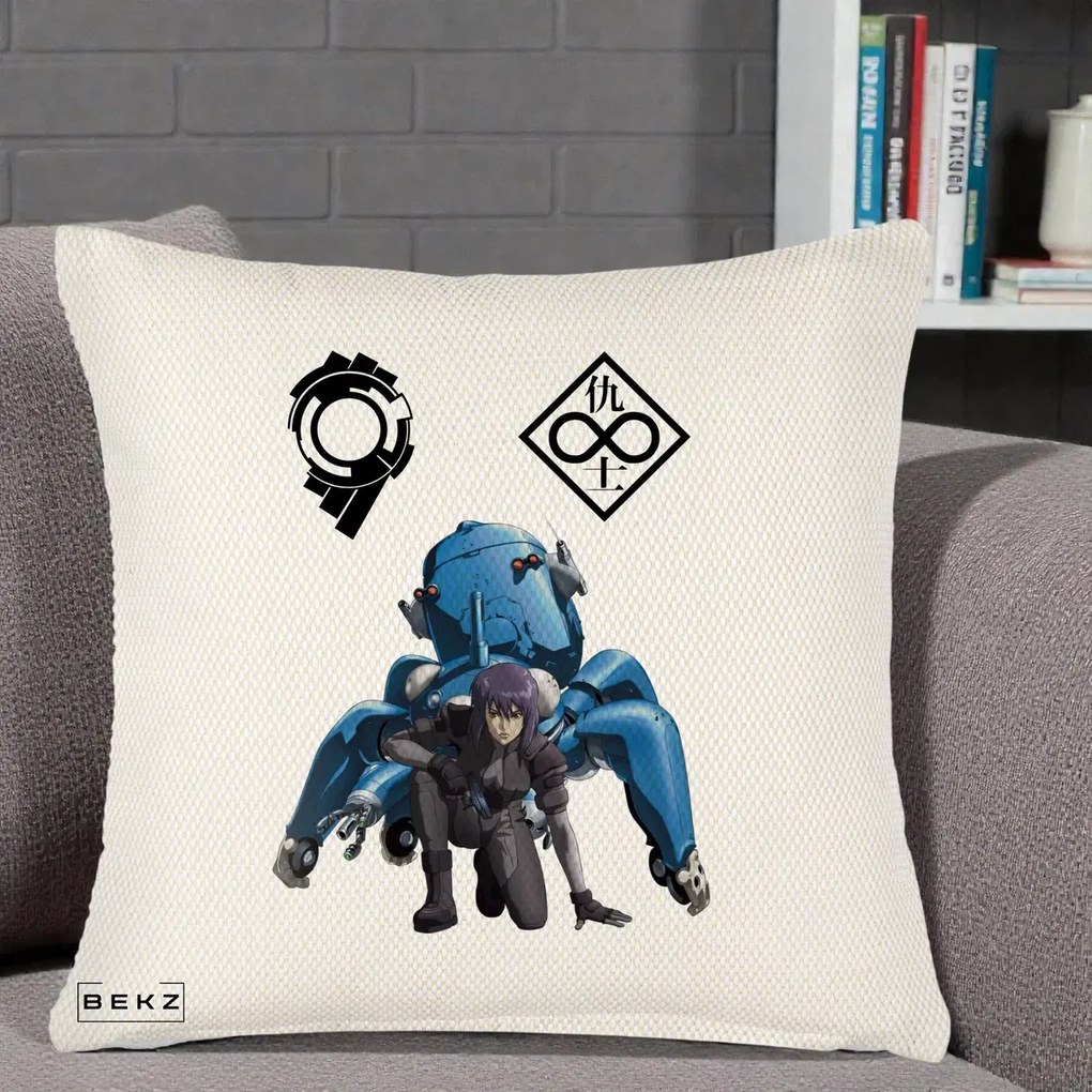 Perna Personalizata Ghost in the Shell Motoko si Tachikoma, 40x40 cm, Crem Reliefat, Husa Detasabila, Perna Inclusa, BEKZ®