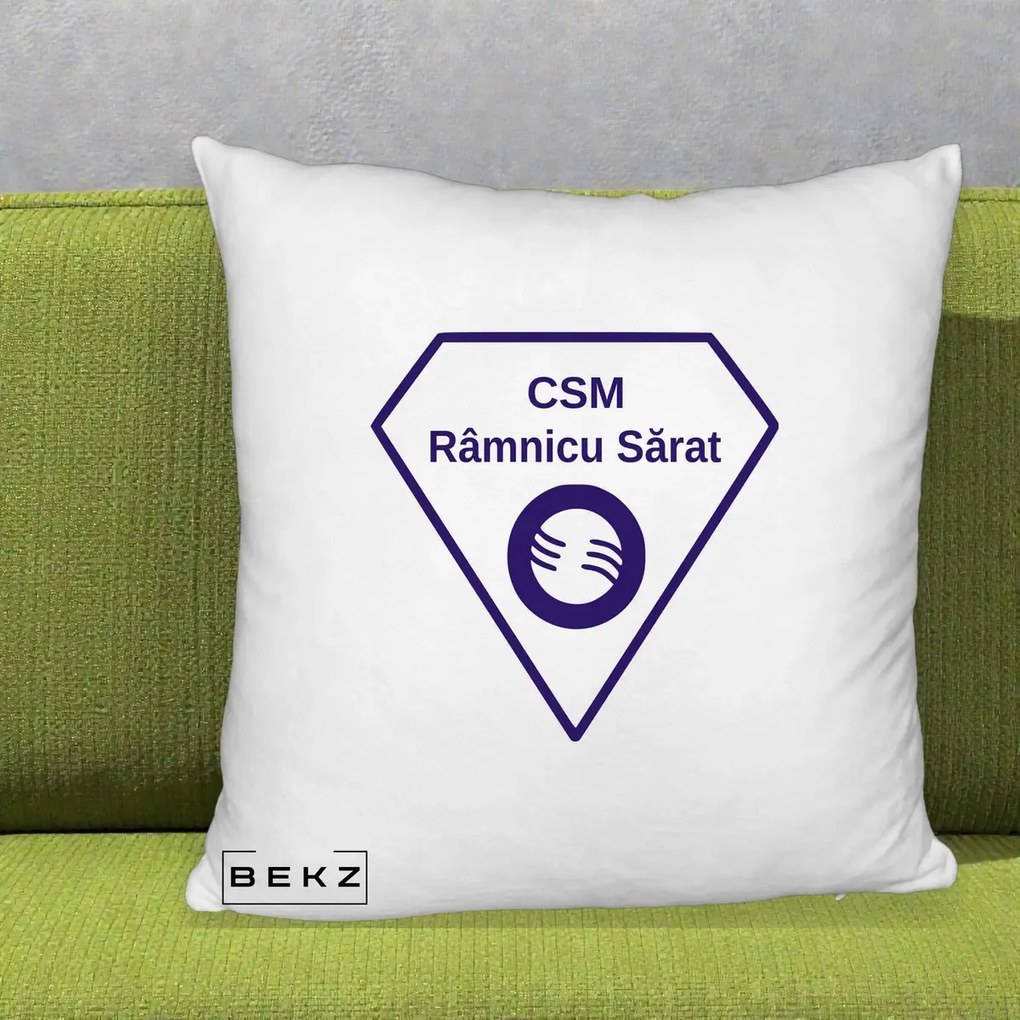 Perna Personalizata CSM Ramnicu Sarat Fotbal, 40x40 cm, Alb Pufos, Husa Detasabila, Perna Inclusa, BEKZ®