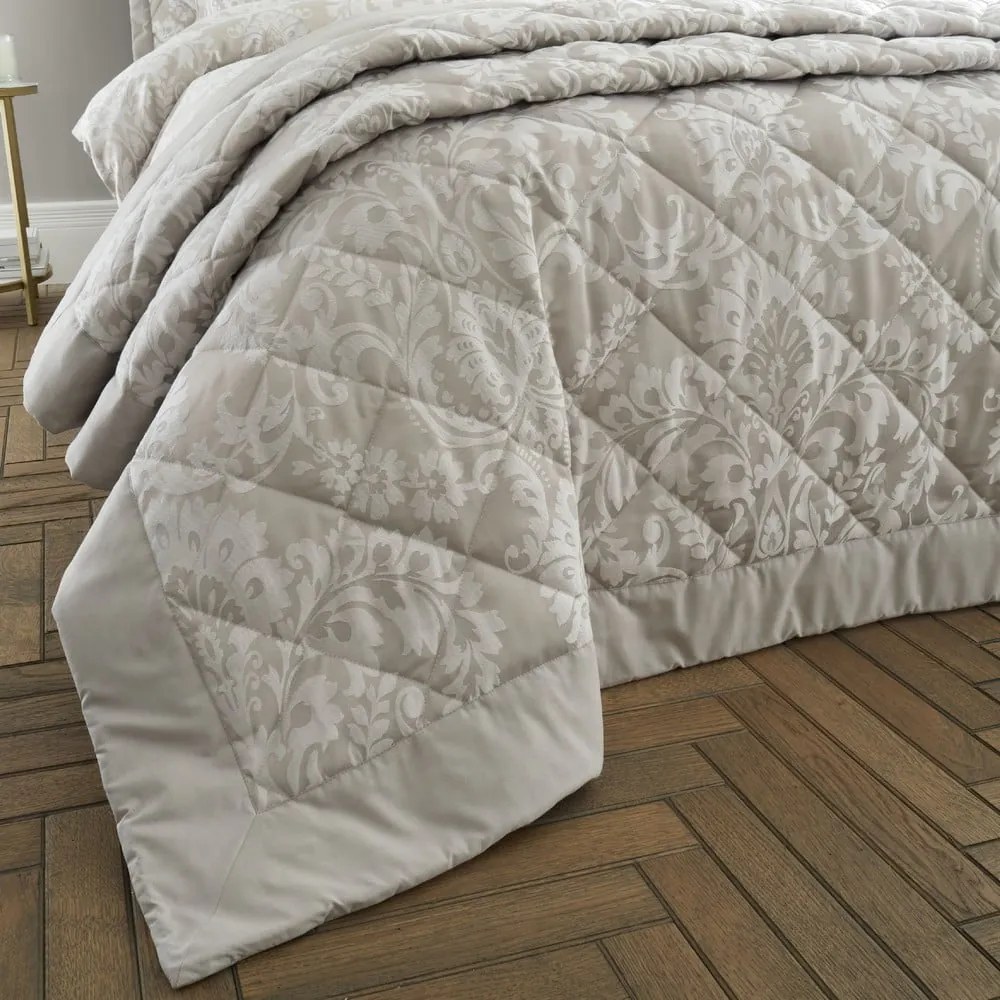 Cuvertură bej pentru pat dublu 230x220 cm Classic Damask - Catherine Lansfield