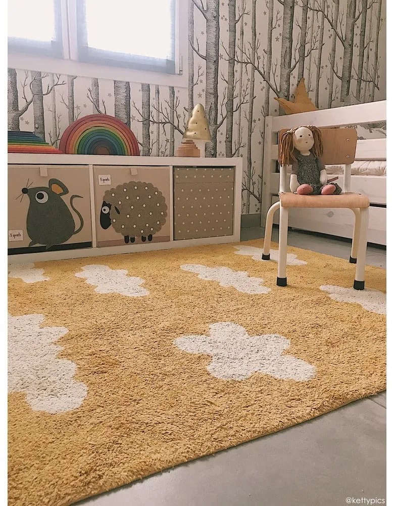 Covor pentru copii galben muștar lavabil/țesut manual din bumbac 120x160 cm Clouds Mustard – Lorena Canals
