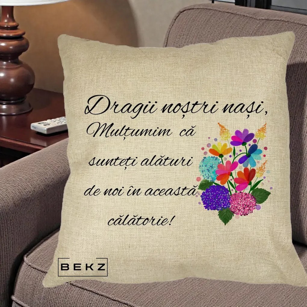 Cadou pentru Nasi - Perna Personalizata Dragii Nostri Nasi Multumim cu Flori Multicolore, 40x40 cm, Crem, Husa Detasabila, Perna Inclusa, BEKZ®