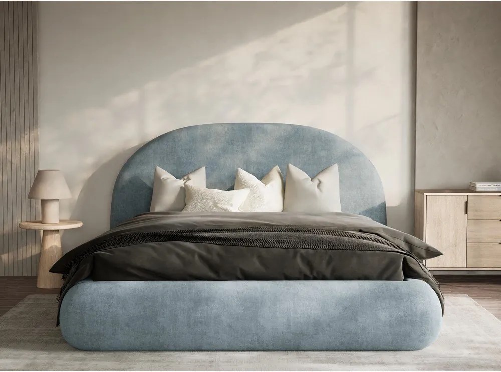 Pat matrimonial albastru deschis tapițat cu spațiu de depozitare cu somieră 160x200 cm Maumere – Maison de Rêve