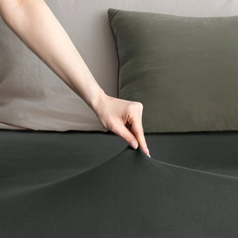 Cearceaf gri închis din jerseu cu elastic 120x200 cm Amber – Restilo