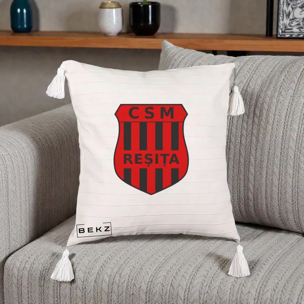 Perna Personalizata CSM Resita Fotbal, 40x40 cm, Bej cu Franjuri, Husa Detasabila, Perna Inclusa, BEKZ®