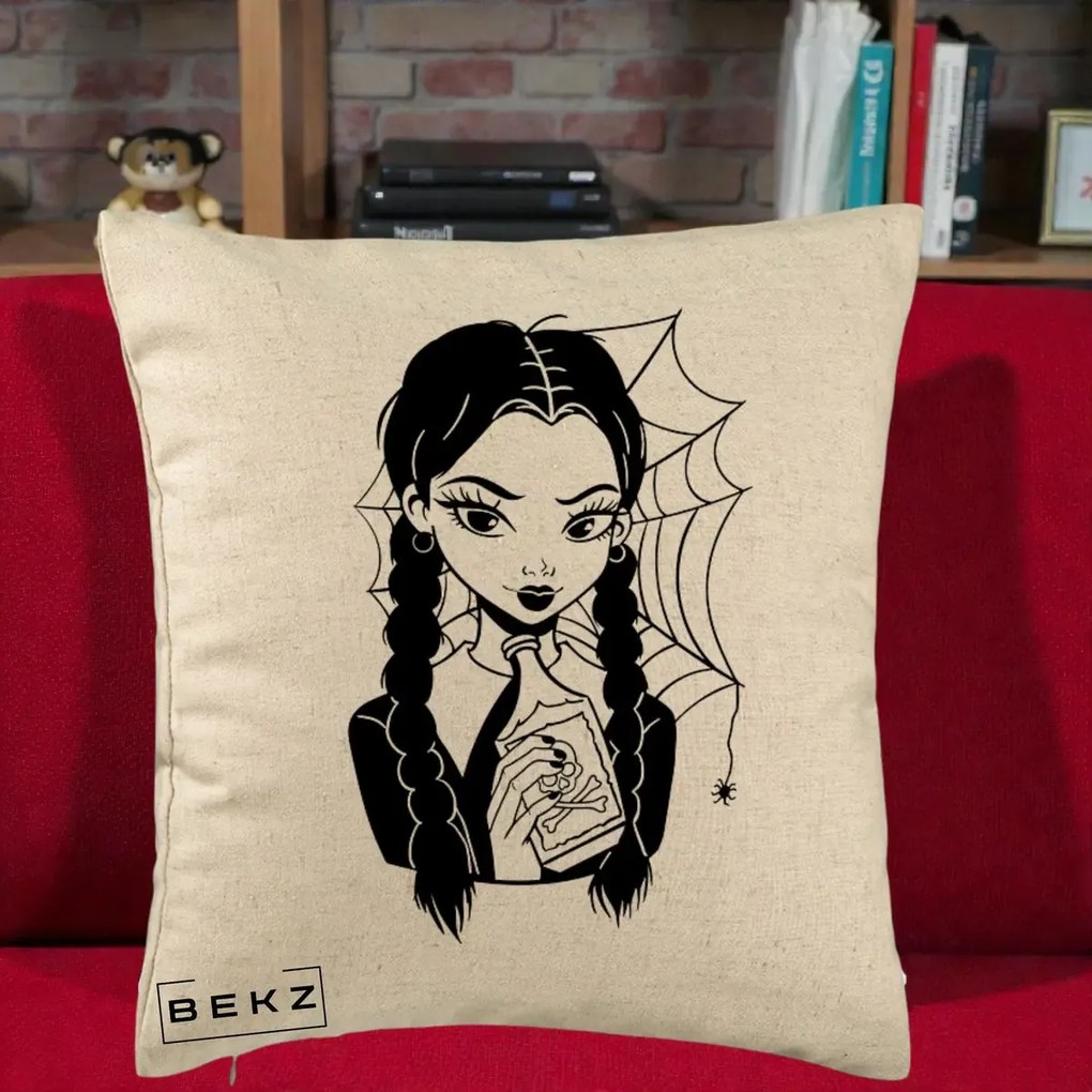 Perna Personalizata Wednesday cu Panza de Paianjen, 40x40 cm, Bej, Husa Detasabila, Perna Inclusa, BEKZ®
