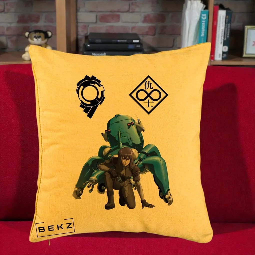 Perna Personalizata Ghost in the Shell Motoko si Tachikoma, 40x40 cm, Galben, Husa Detasabila, Perna Inclusa, BEKZ®