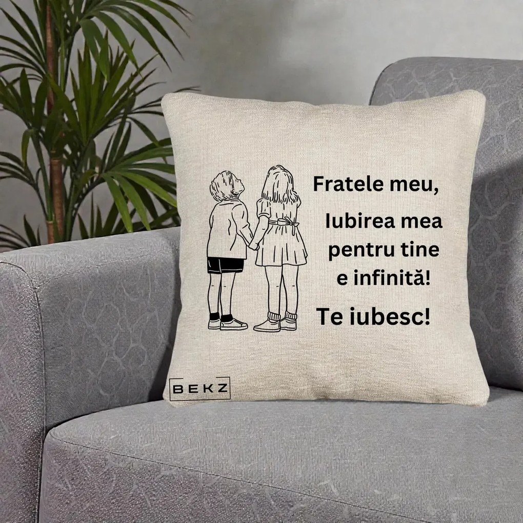Cadou pentru Frate - Perna Personalizata Fratele Meu Te Iubesc Copii Tinand Maini Line Art, 40x40 cm, Bej Canapea, Husa Detasabila, Perna Inclusa, BEKZ®