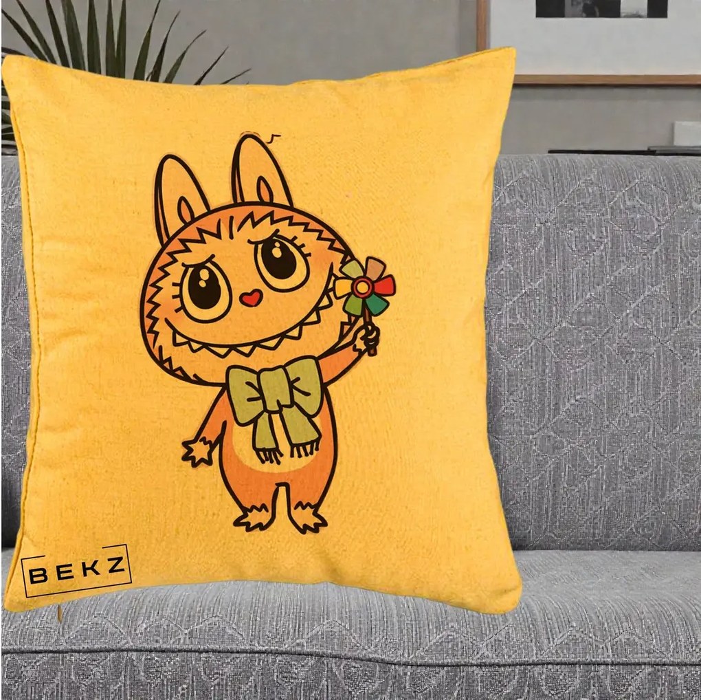 Perna Personalizata Labubu Roz cu Morisca, 40x40 cm, Galben, Husa Detasabila, Perna Inclusa, BEKZ®