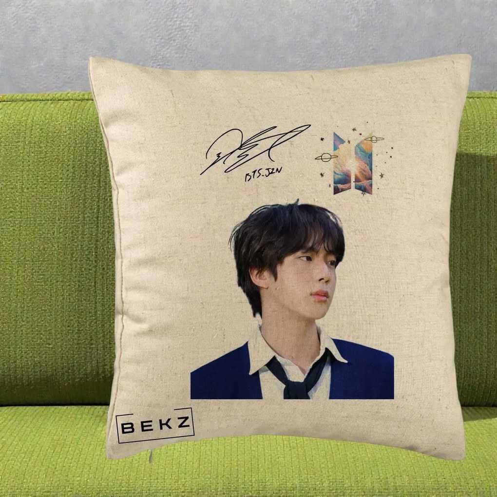 Perna Personalizata K-pop BTS Jin Portret Tinuta Albastra Autograf, 40x40 cm, Bej, Husa Detasabila, Perna Inclusa, BEKZ®