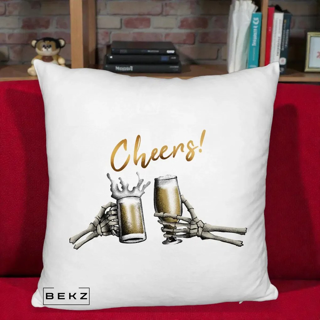 Perna Decorativa Halloween Cheers Schelete cu Bere, 40x40 cm, Alb Pufos, Husa Detasabila, Perna Inclusa, BEKZ®
